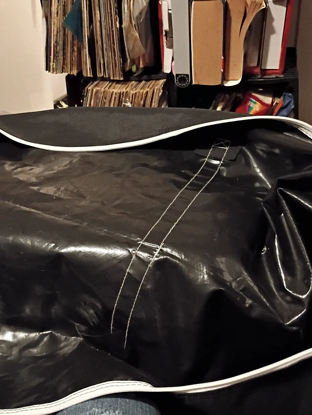 Go sports black duffel